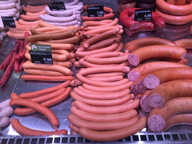 charcuterie-LE VAL-min_sausages_meat_butchery-1069321